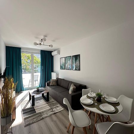Skytravel 26 Apartament Pileckiego Nowy Dwor Mazowiecki Airport Modlin 24H Exterior photo