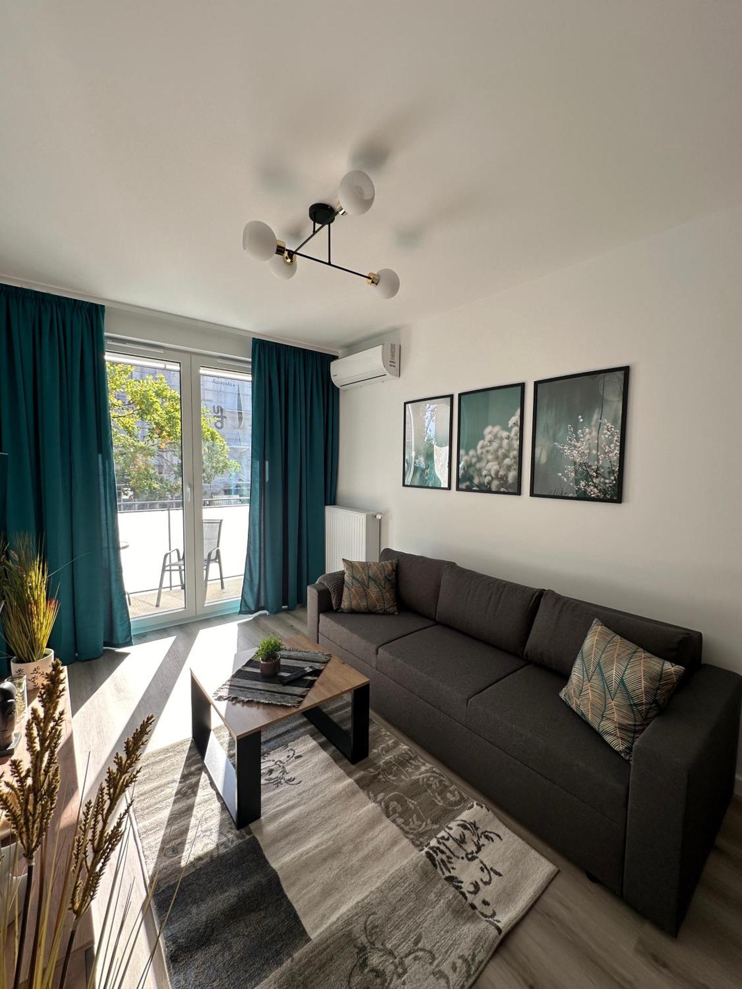 Skytravel 26 Apartament Pileckiego Nowy Dwor Mazowiecki Airport Modlin 24H Exterior photo